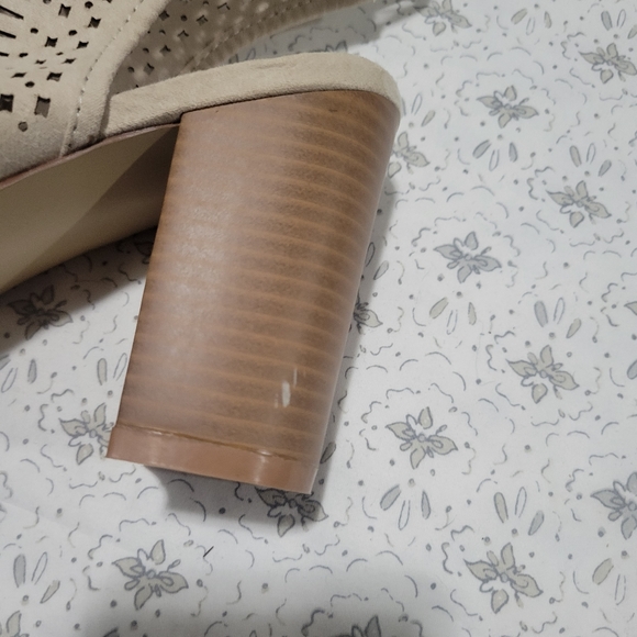 Bonnibel Cutout Peep Toe Heels - Picture 4 of 7